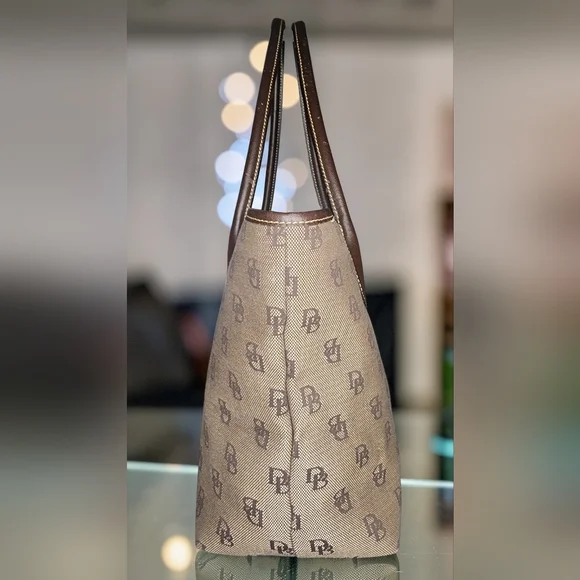 Classic & Vintage Dooney & Bourke Signature Collection Bag W/Bling Heart Charm - Picture 10 of 16